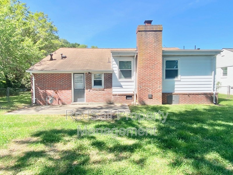 Building Photo - 10 Westlawn Dr