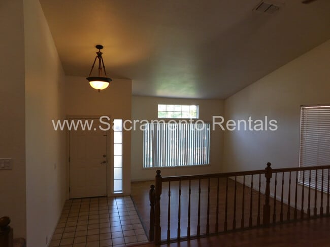 Building Photo - Spacious 4bd/2ba Home near Calvine & Power...
