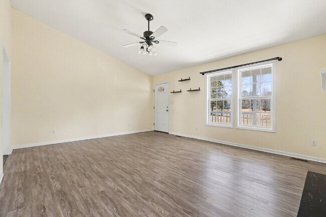 Foto del edificio - Private 1-Acre Retreat with Fenced Yard, Back Deck & Fireplace – No HOA