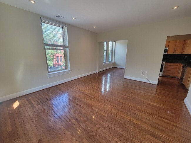 Building Photo - Spacious 2BR, 2BA in the heart of the City...