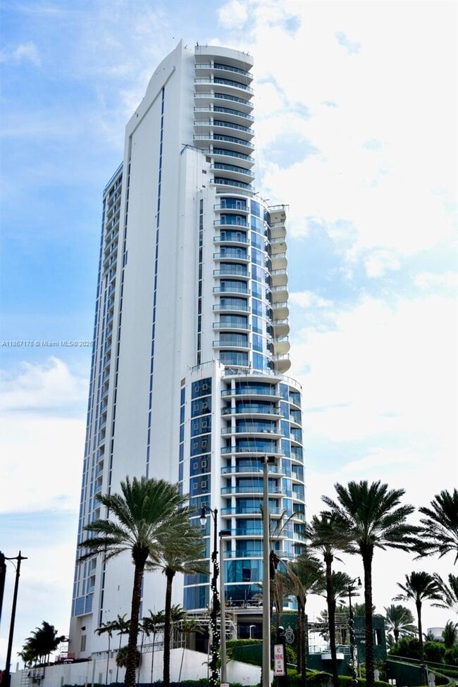 Building Photo - 17475 Collins Ave