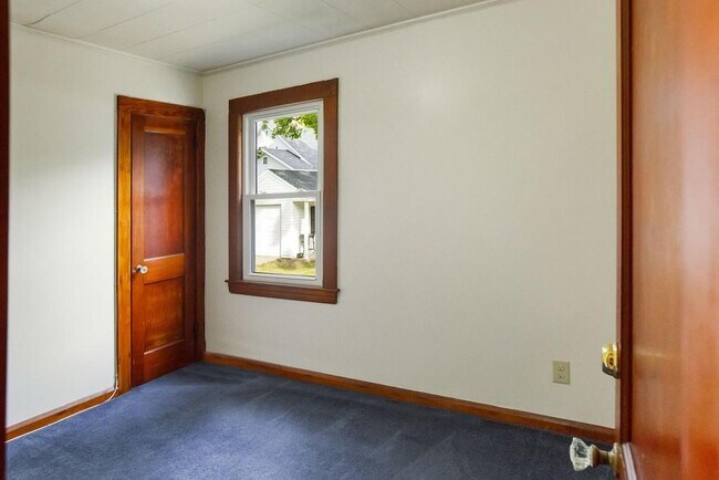 bedroom - 7 Gillis St