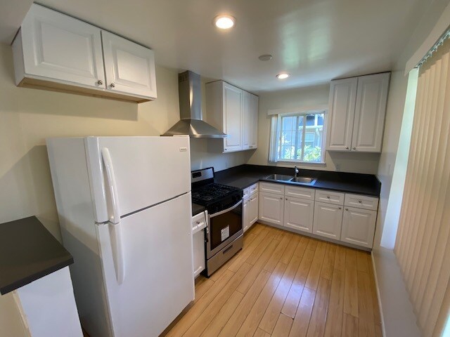 Kitchen - 211 E Chestnut St