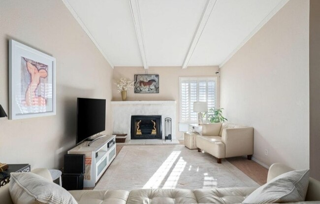 Building Photo - 5333 Primrose Dr