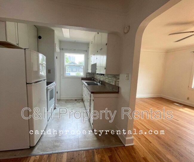 Building Photo - 1302 1st St W