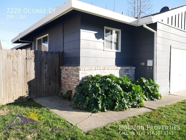 Building Photo - 2 Bed 1 Bath 827 Sq. Ft. Citrus Heights Du...