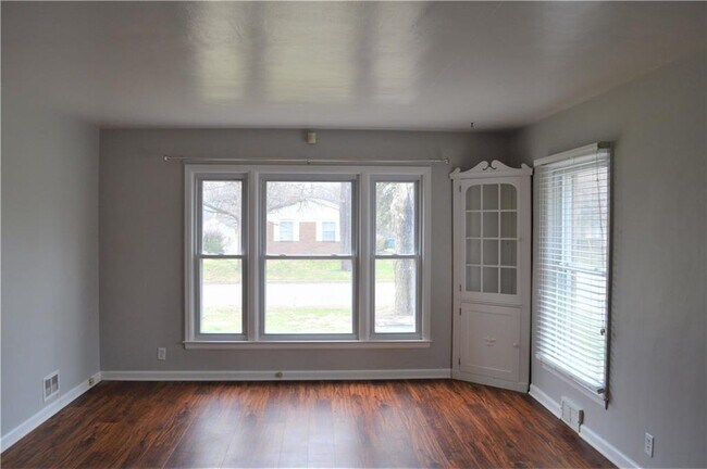 Foto del edificio - 6057 Rosslyn Ave