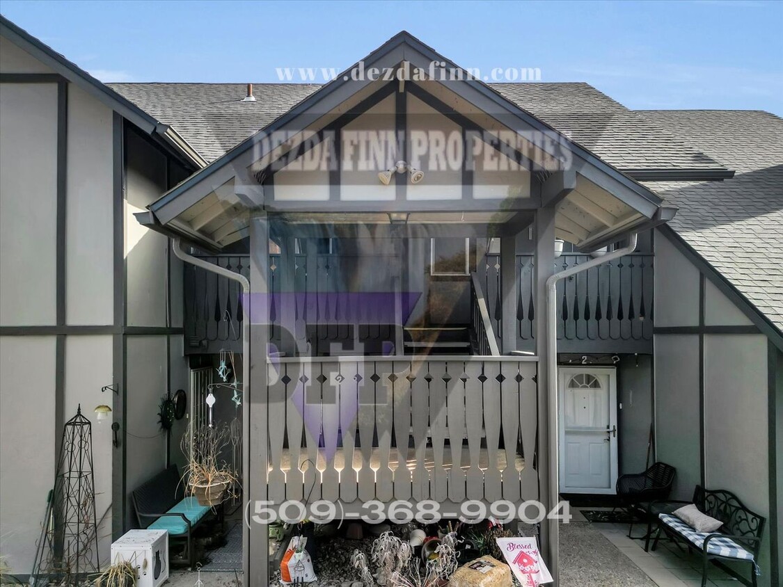 Foto principal - 2 Bed, 1 Bath Top Floor Condo on Northside...