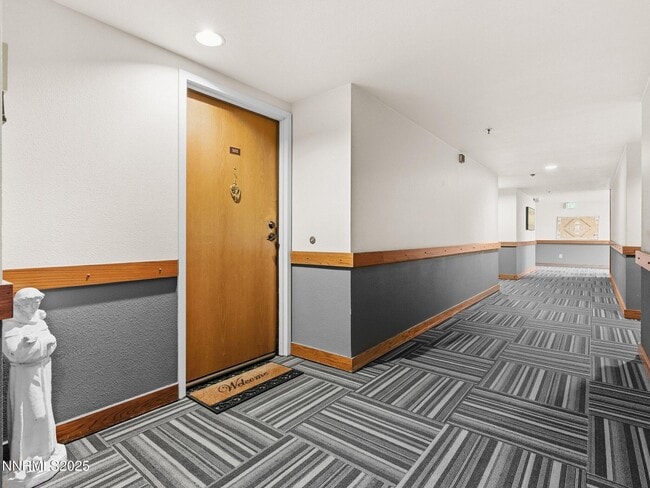 Foto del edificio - 3095 Lakeside Dr