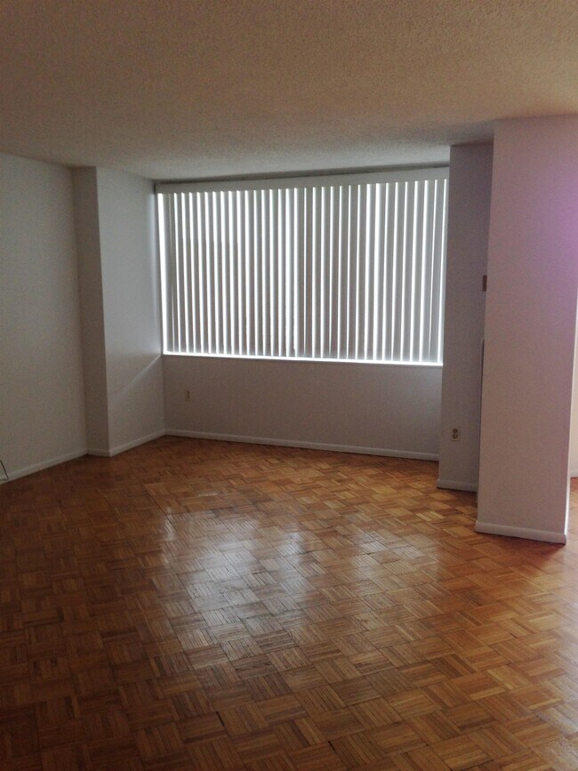 Building Photo - 1206 Harmon Cove Tower