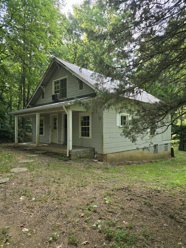 Building Photo - 1410 Dillard Ln