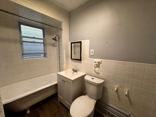 Building Photo - 290 Cator Ave