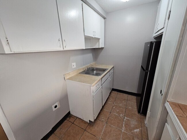 Foto del edificio - 1885 N Taylor Rd