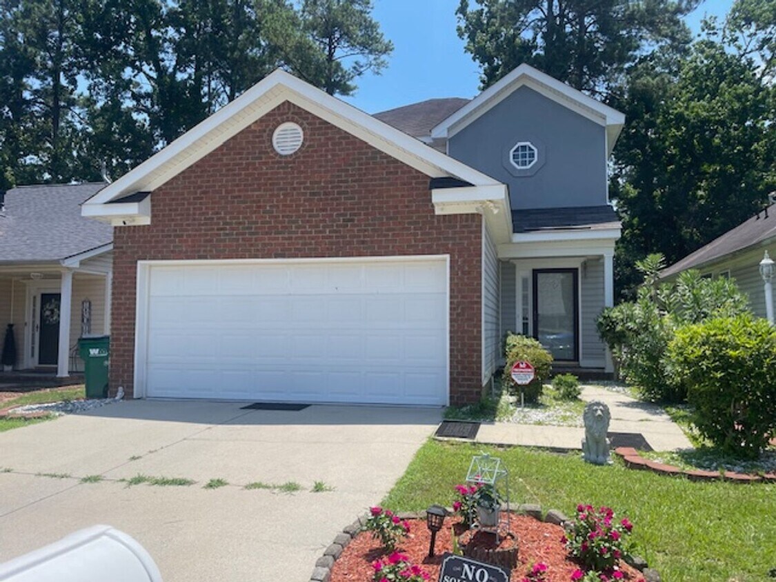 Foto principal - 217 Sarah Creek Ct