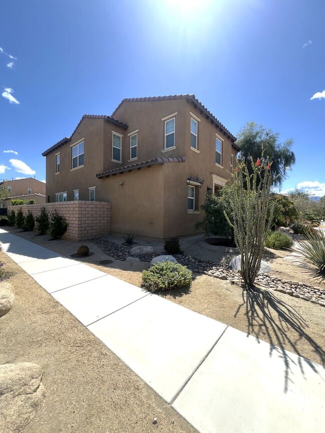 Foto del edificio - COMING SOON!!3 Bed 3 Bath Condo in Spanish...