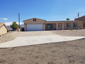 Building Photo - 610 Manzanita Dr