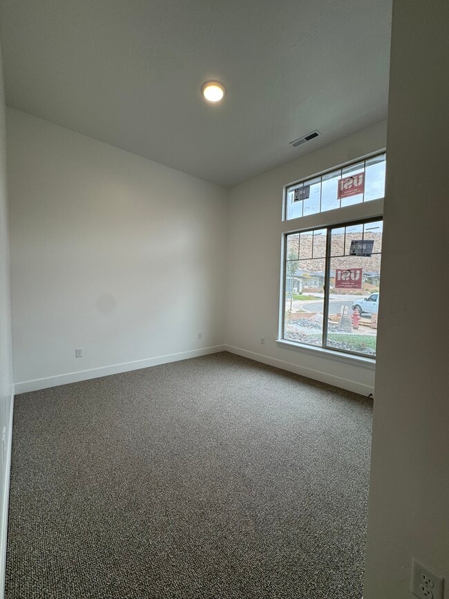 Foto del edificio - 1593 E Dihedral Dr