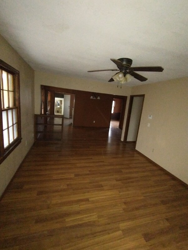 Building Photo - 129 W Lilac Ln