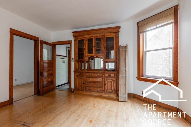Building Photo - 2042 W Armitage Ave