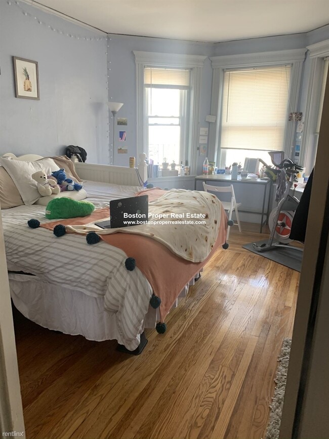 Building Photo - 64 Charlesgate E