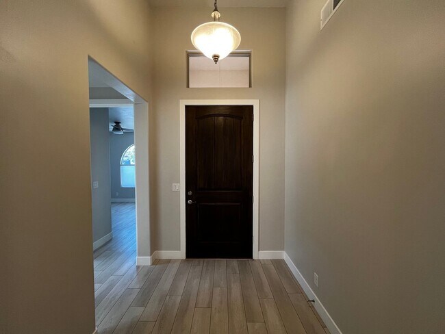 Foto del edificio - ADORABLE HOME IN BRIO FOR RENT!