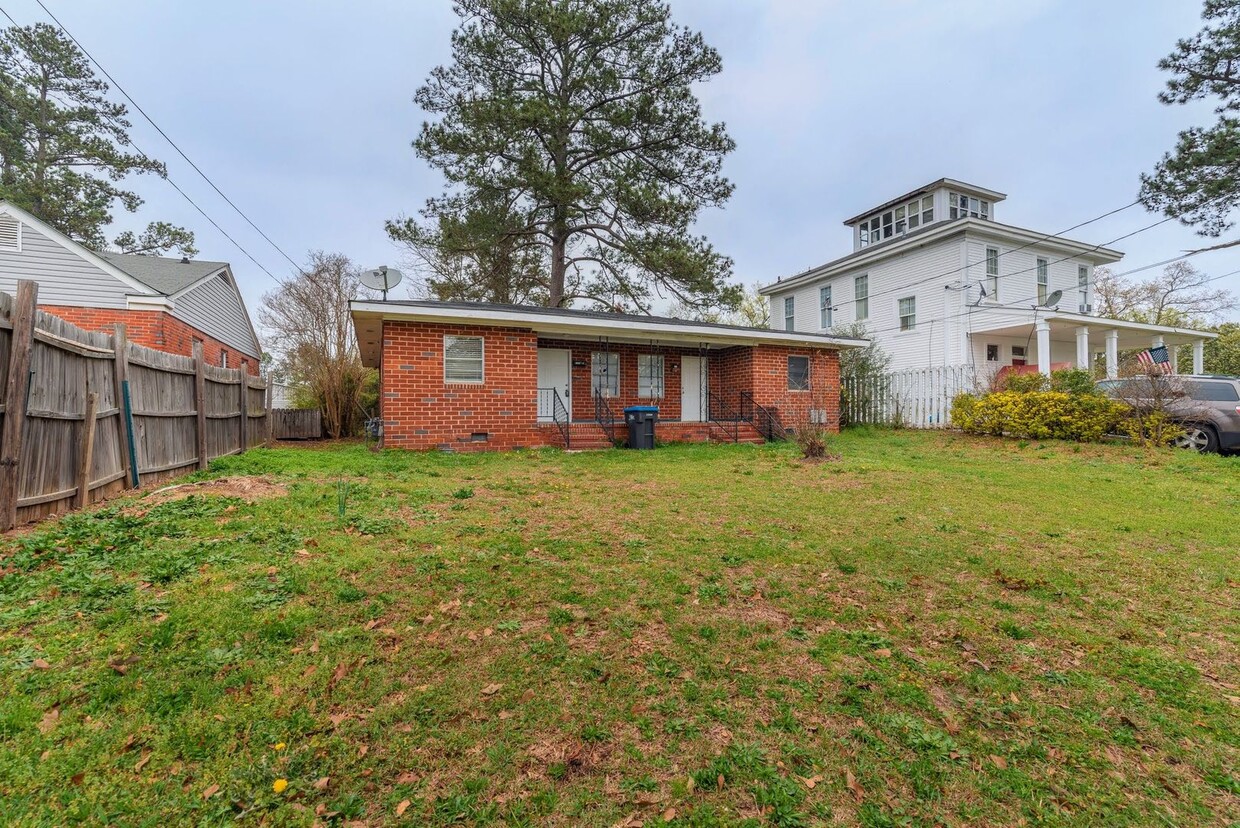 Primary Photo - SECTION 8 ACCEPTED! $925- Cozy 2-Bedroom H...