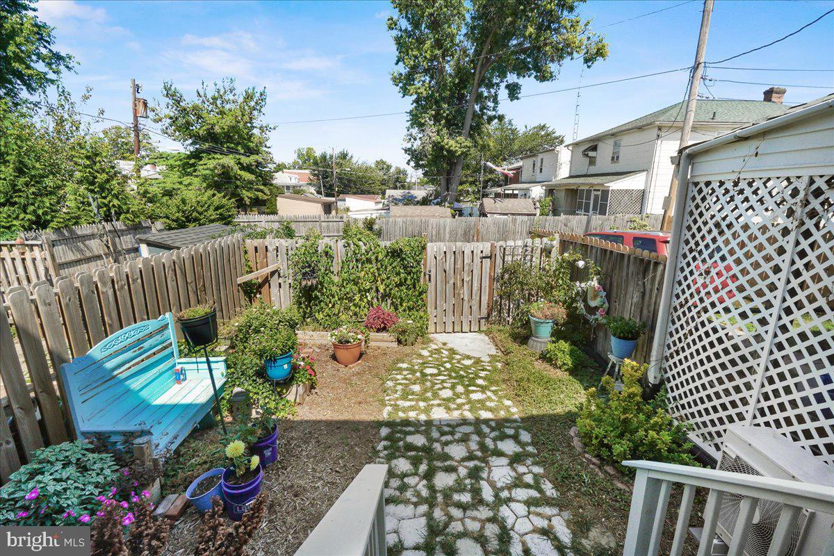 Primary Photo - 23 E 7th St