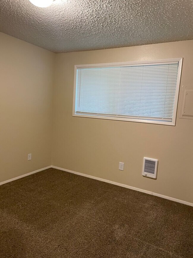 Foto del edificio - 17420 NE Halsey St