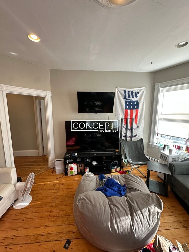 Building Photo - 47-A Hillside St. Unit 2