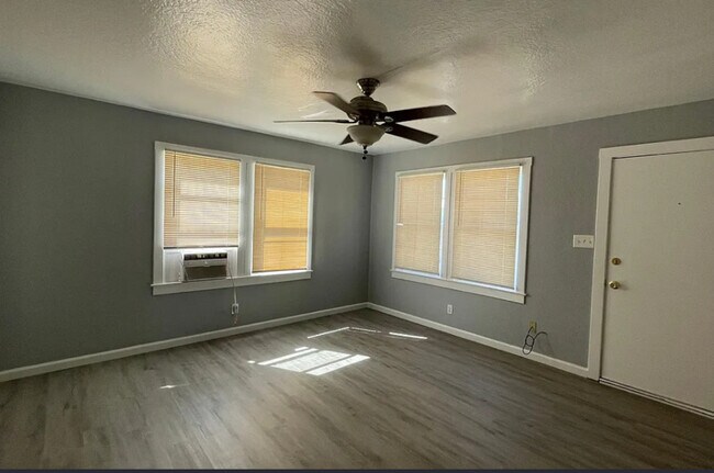 Foto del edificio - 315 E Franklin Ave