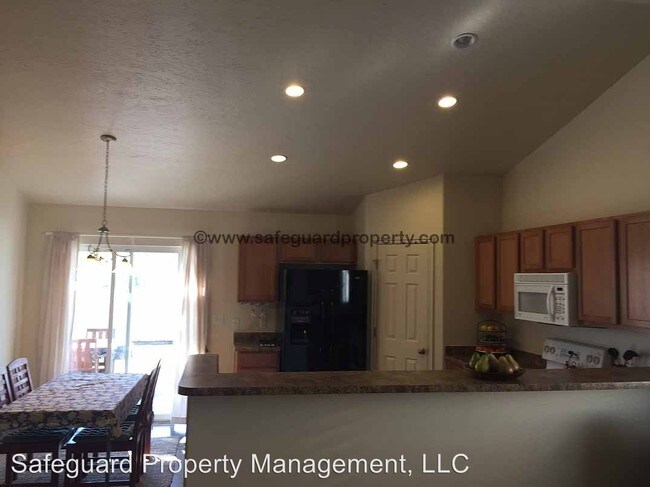 Building Photo - 2074 Hickock Way