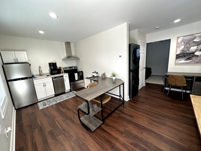 Foto del edificio - 221A Crest Ln