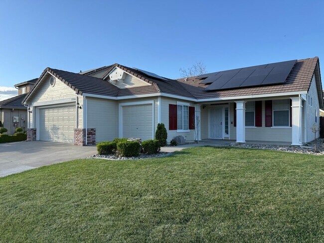 Foto del edificio - Single story with 3-car Garage!!