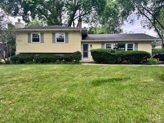 Building Photo - 541 Cypress Dr