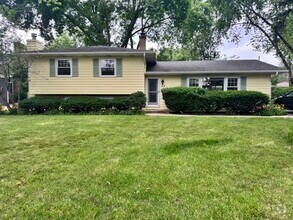 Building Photo - 541 Cypress Dr