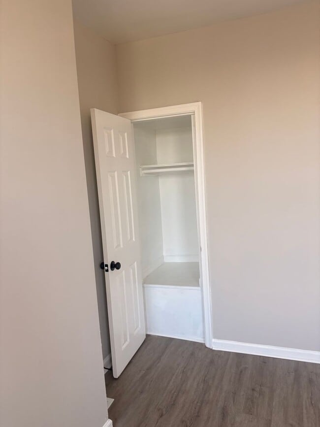 Building Photo - Charming Baltimore Rowhome Near Johns Hopkins – Bright & Move-In Ready