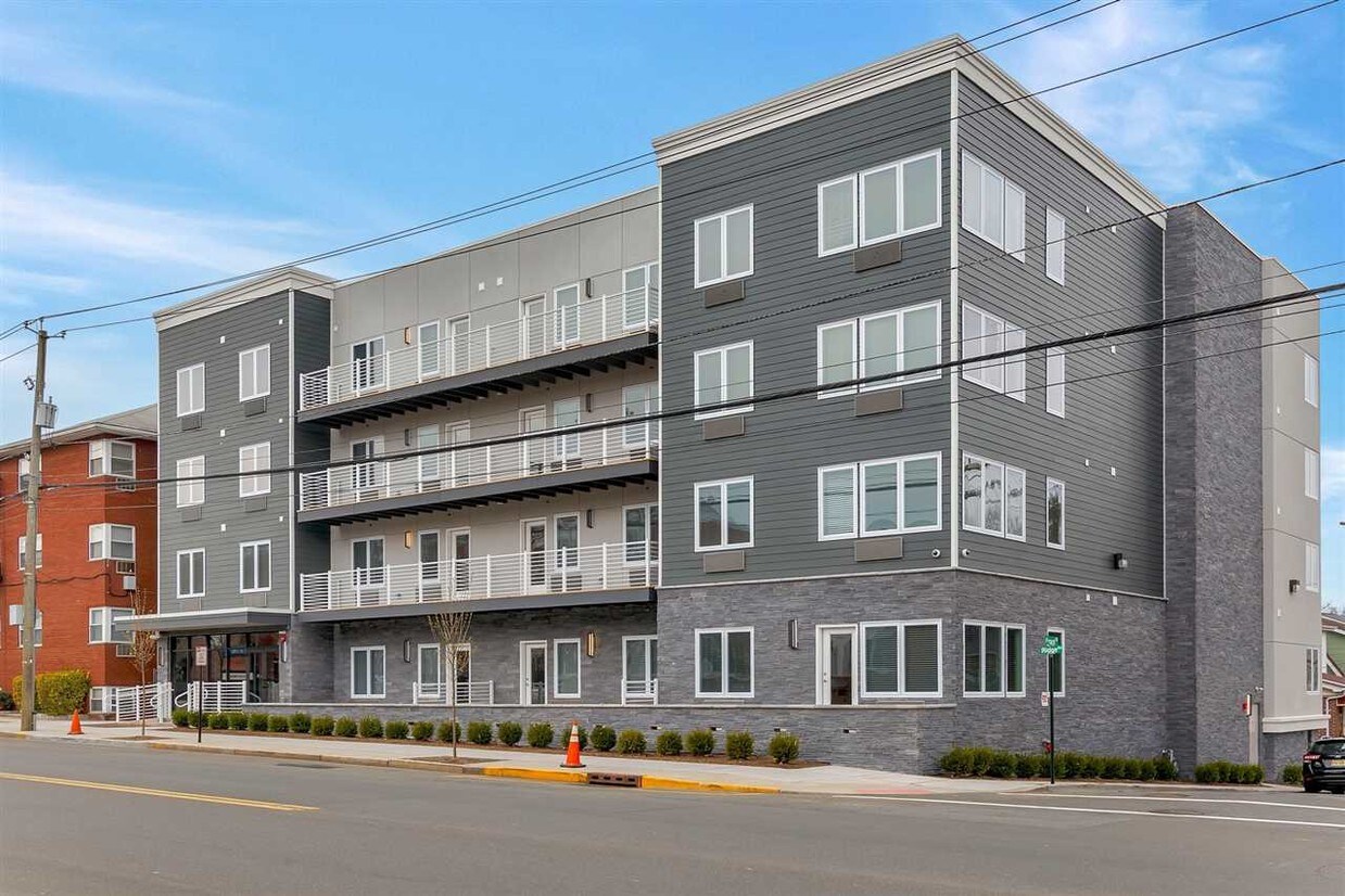 Foto principal - 235-241 Ridge Rd