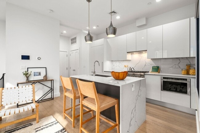 Building Photo - 39 A St