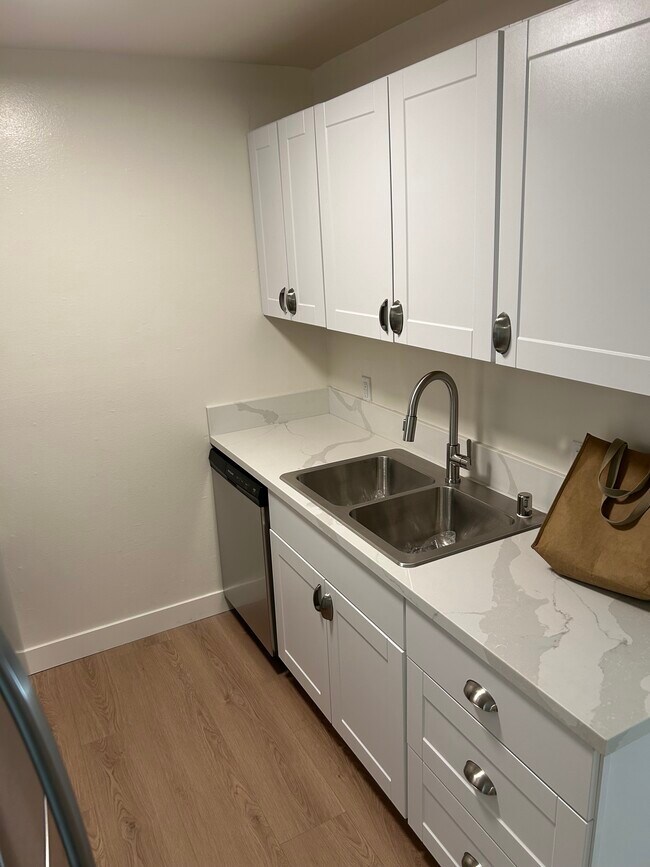 Foto del edificio - 5259 Corteen Pl