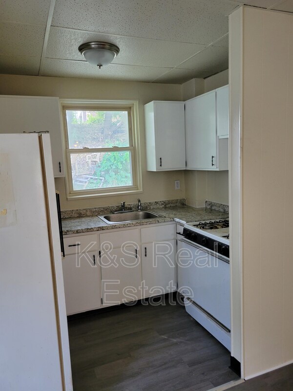 Building Photo - 218 Aidyl Ave