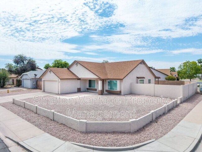 Building Photo - 655 W Devon Ct
