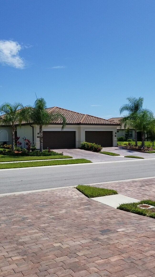 Building Photo - 12604 Garibaldi Ln