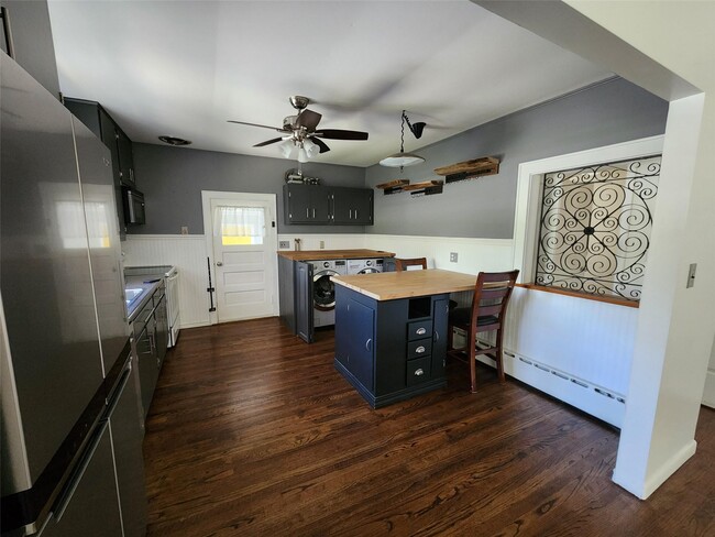 Building Photo - 1208 NY-9G