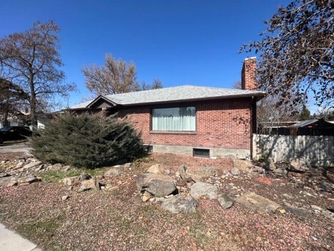 Building Photo - Bi-Level House w/ Massive Backyard, Storage, & Character!