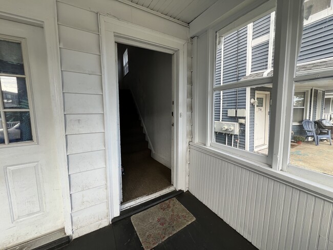 Building Photo - 760 Stratford Ave