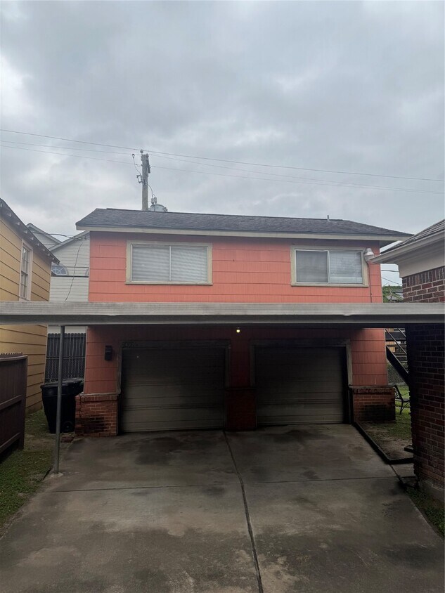 Foto principal - 2432 Oakdale St