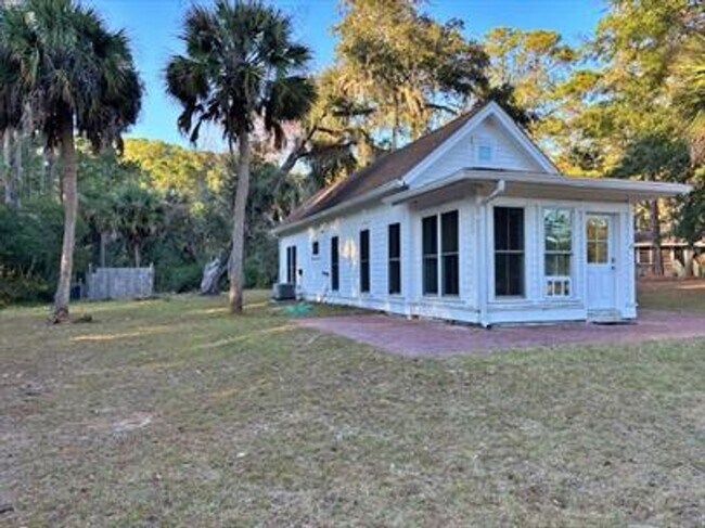 Building Photo - ***BEAUTIFUL QUAINT HOME NEAR MAYRIVER***