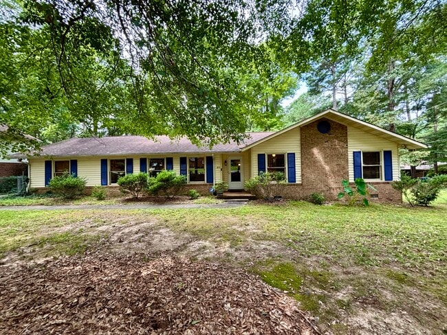 Building Photo - 833 Brandon Rd