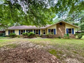 Building Photo - 833 Brandon Rd
