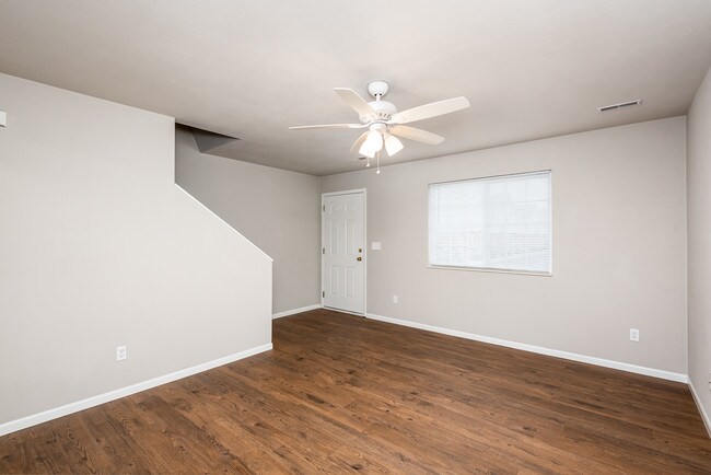 Building Photo - 740 Fountain View Dr